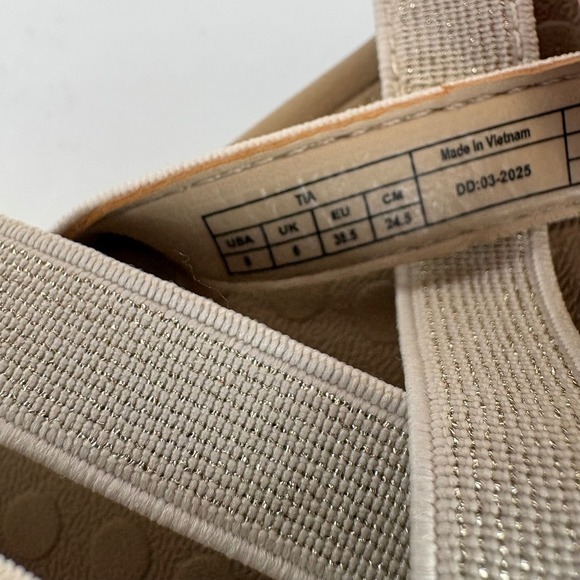 Vionic Tia Womens 8 Champagne Gold Metallic Woven Thong Sandal Stretch Gore - Picture 6 of 6